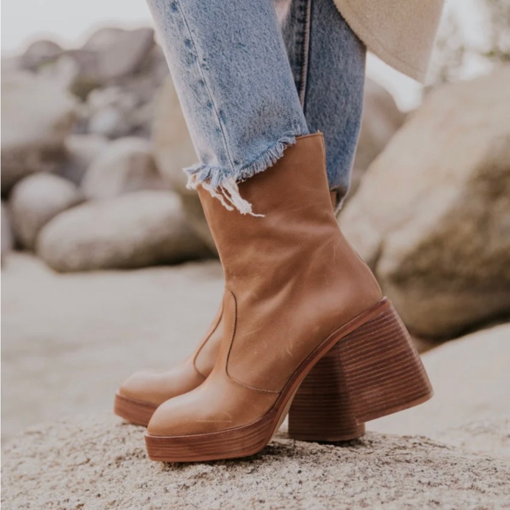 NWOB Free people Ruby platform bootie in caramel